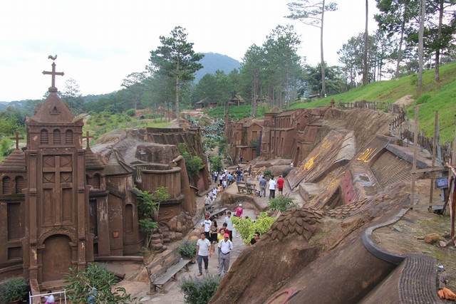 Dalat Clay Sculptures Tunnel